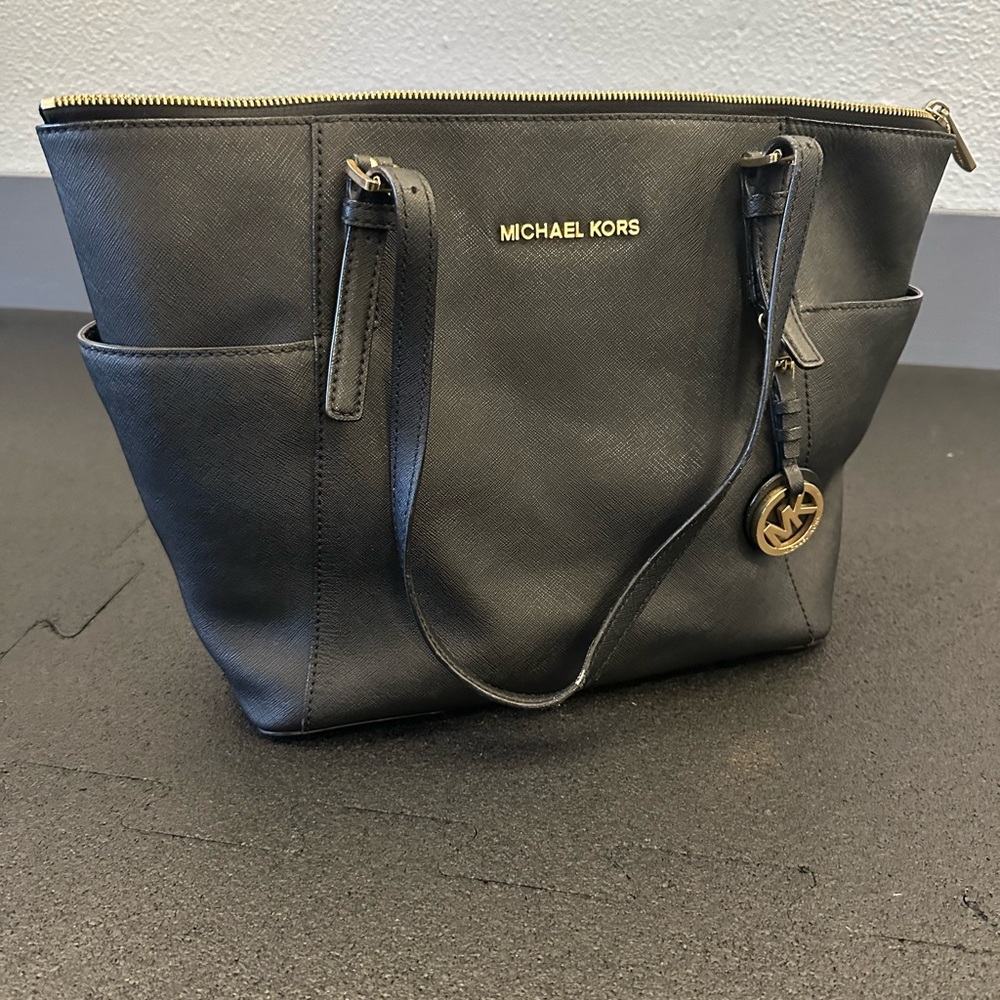 Michael Kors Charlotte Large Saffiano Leather Top-Zip Tote Bag